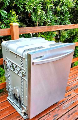 SAMSUNG® Top Control Dishwasher
EXCELLENT Condition. 
**Current Version is $599 at Lowe's.