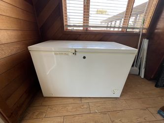 GE 10.6 Chest Freezer