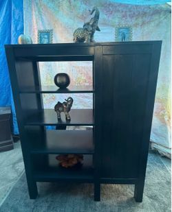 Big dresser with drawers and shelves perfect for any room has been painted style looks beautiful!🌺