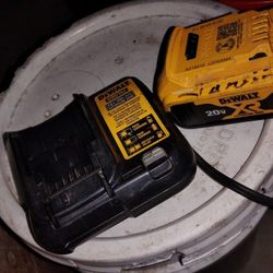 20v 4 AH DeWalt Battery & Charger 