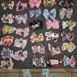 GIRLS BOWS USED..4 DOLLARS EACH....