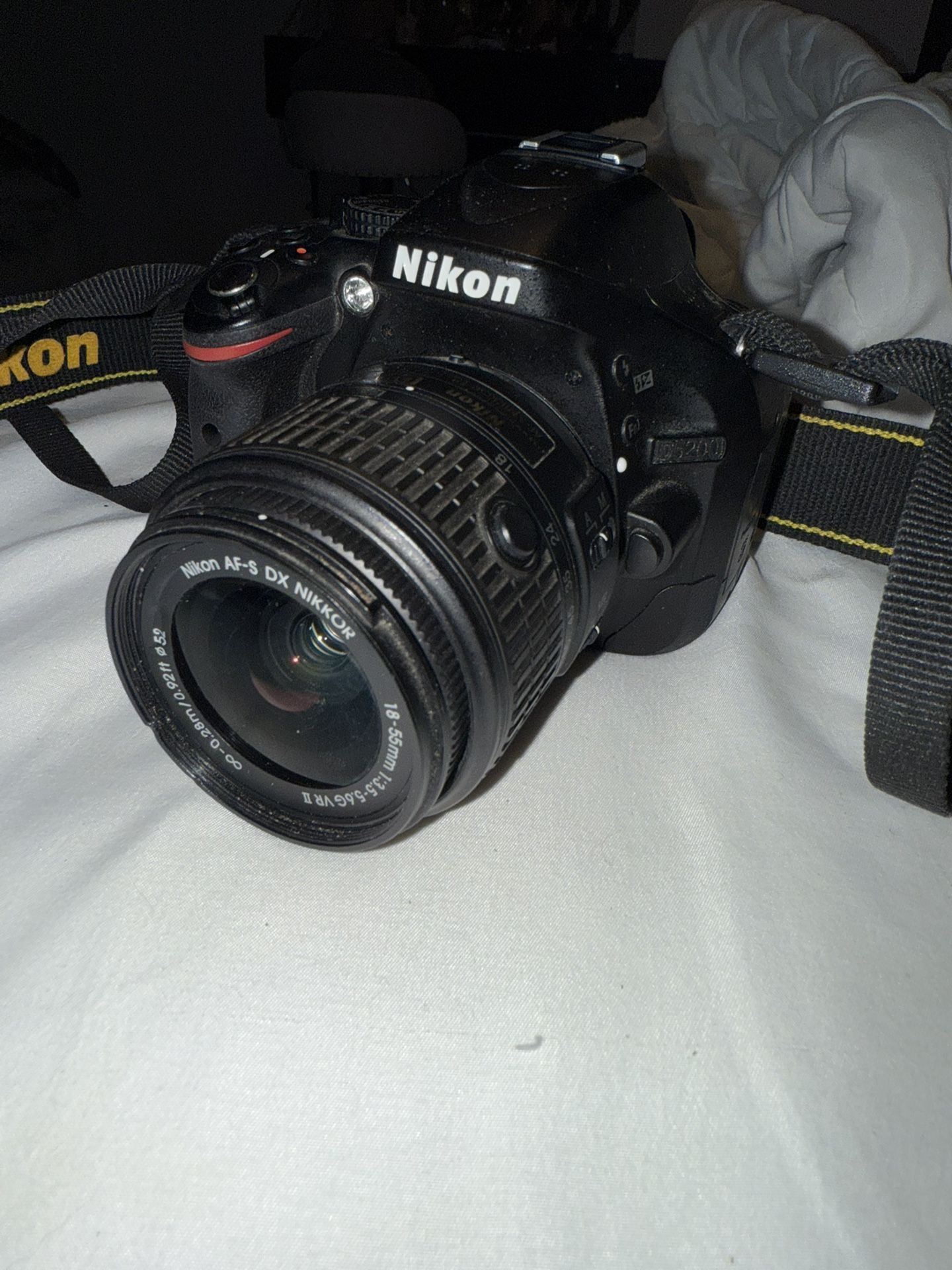 MINT Condition Barley Used Nikon D5200 CHRISTMAS GIFT