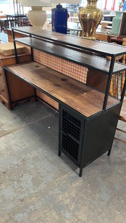 (In store) Modern Wood & Metal Office Desk