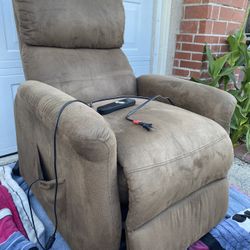USED EXCELLENT CONDITION Upholstered Lift Assist Orthopedic Recliner