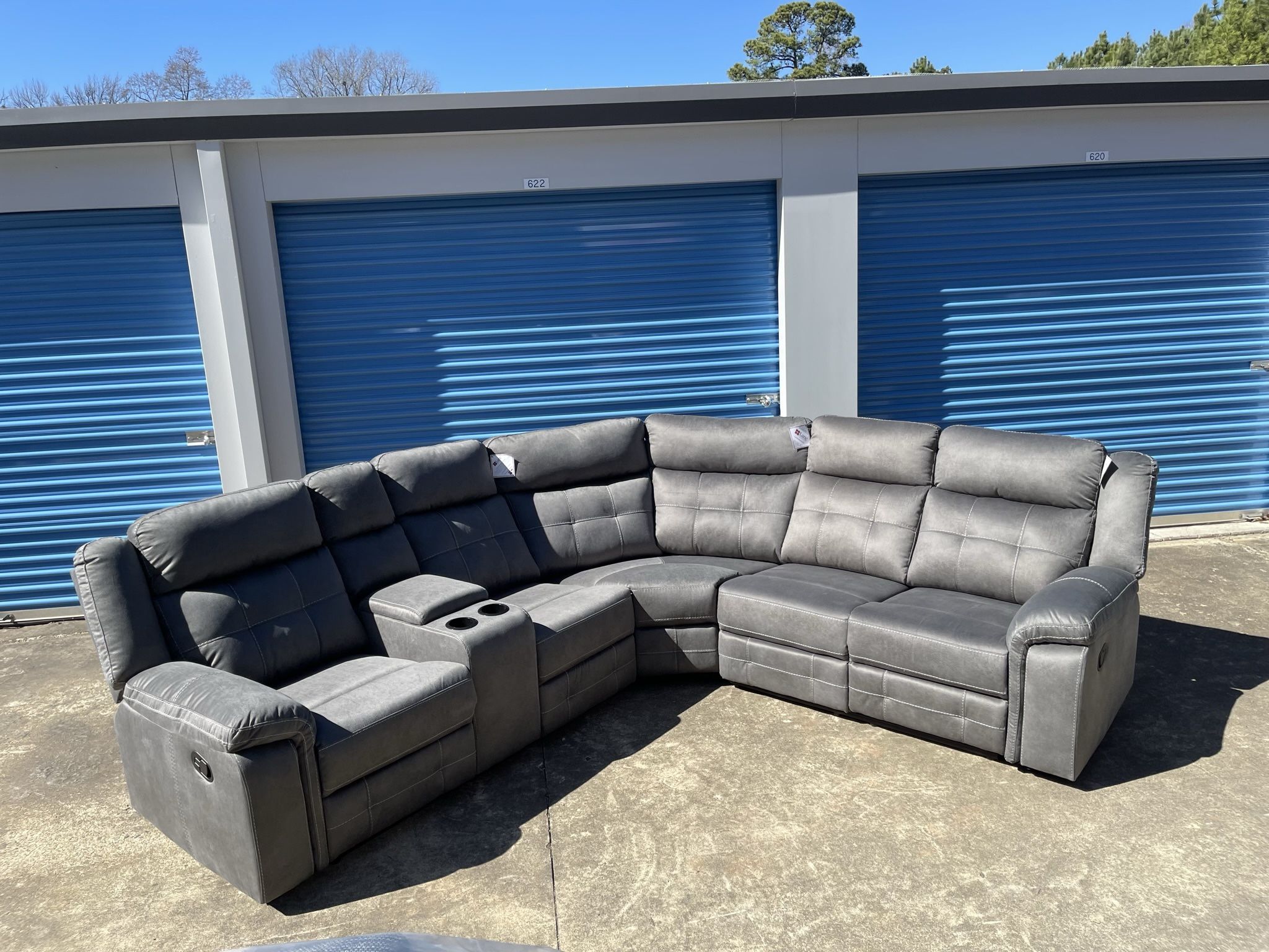 Beautiful brand new! Lane Expensive light gray reclining sectional sofa Delivery available!🚛