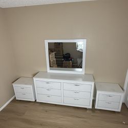 Dresser mirror and 2 nightstands 