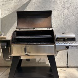 Camp Chef  PG36WWSB Pellet Smoker with sidekick.