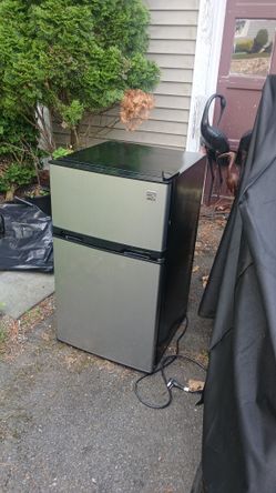 1-year-old Kenmore Dorm Fridge With Freezer