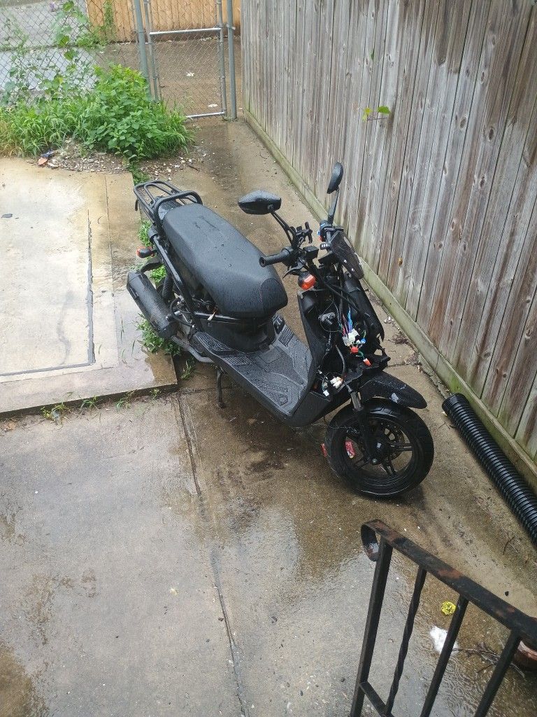 I'm Selling My Bike I Crashed It But I Know Y'all Can Fix It