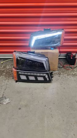 LED Projector Headlights with Turn Signals Assembly for 2003-2006 Chevrolet Silverado
