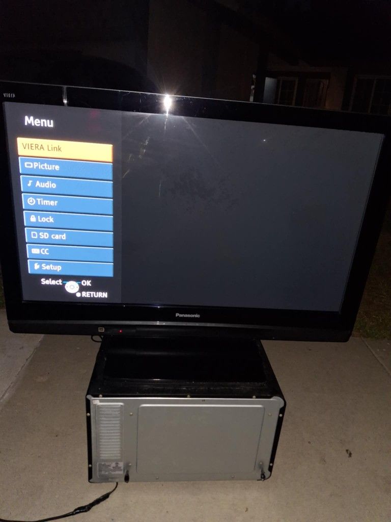 !!!!!!LIKE NEW!!! RARELY USED !!!! PANASONIC 42" TV