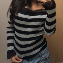 offshoulder y2k/alt top