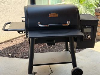 Broil king 500 pellet smoker grill with Bluetoothwith rotisserie 325$