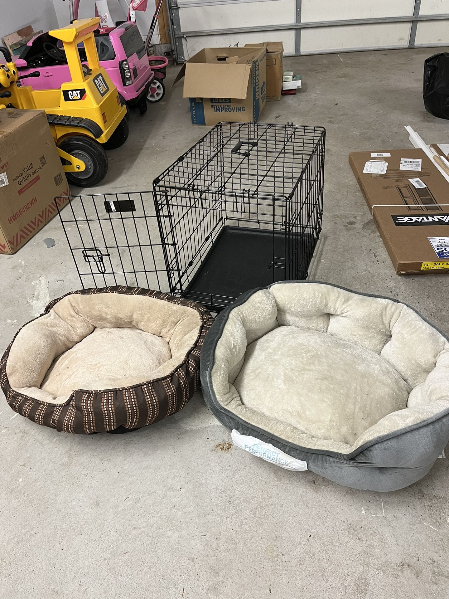 24” Dog Crate And 2 Dog Beds 