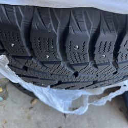 Selling a set of Hankook studded snow tires. P265/50R20  Only been driven for 1 season and then we sold the Jeep Grand Cherokee and these have been in