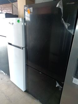 New hisence refrigerator black French door