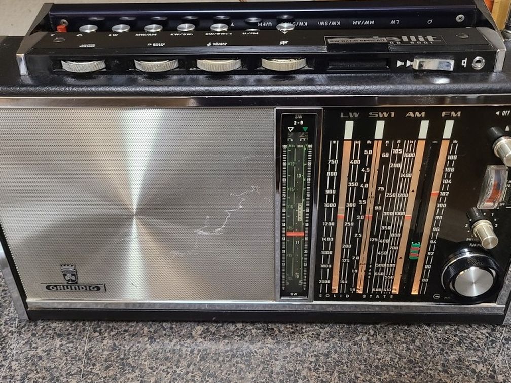 Vintage Grundig Satellite 6001 Radio
