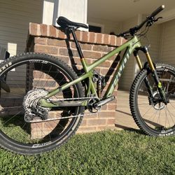 Pivot Switchblade Medium 29er