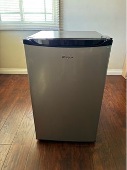 Whirlpool Mini Refrigerator Model No. WHR43S1E/WH43S1E