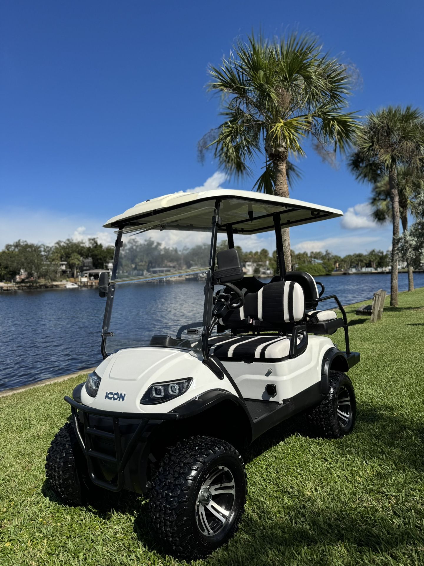 2022 Icon i40L (Low Miles)