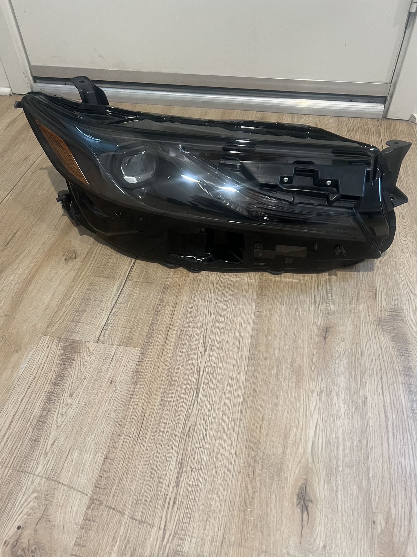 2025 Toyota Camry Headlight Oem Right Side