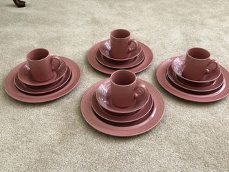 19 Piece Signature Housewares Pink Dishes