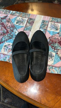 Size 9.5 women’s flat shoes