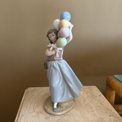 Lladro Porcelain Figurine #5141 GLOSS Balloon Sellee