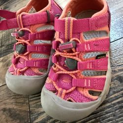 Pink Girls KEEN Sz 11 Newport H2 Closed Toe Water Sandals