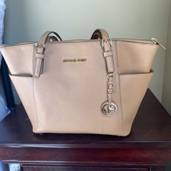 AUTHENTIC Michael Kors Purse/Louis Vutton Handbag