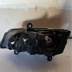 2011 Dodge Caravan Right Headlight 