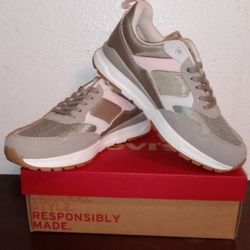 Women's Levi's Shoes Size 7 1/2