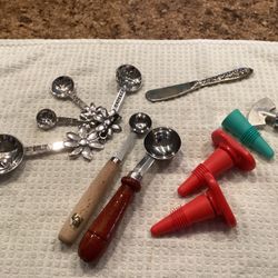 Kitchen Accessories, Measuring Spoons, Wine Stoppers, Scoopers And A Spreader