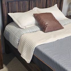 Meadow King size bed, Dresser & Mirror  and Nightstand + 2 new mattress boxes