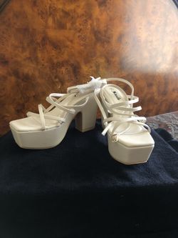 Crème Colored Square Toed Platform Chunky Heels✨