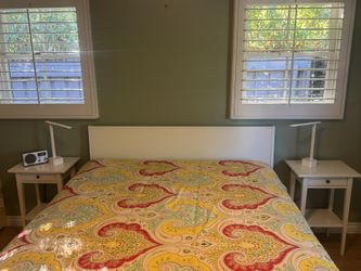Queen Size Bed & Noghtstands