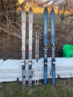 Set Of 2 Pairs Of Skis