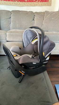 Chicco Keyfit 35 Car Seat + Base