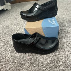 Dansko Professional Black Patent Leather Nurse Shoes, Size 8.5