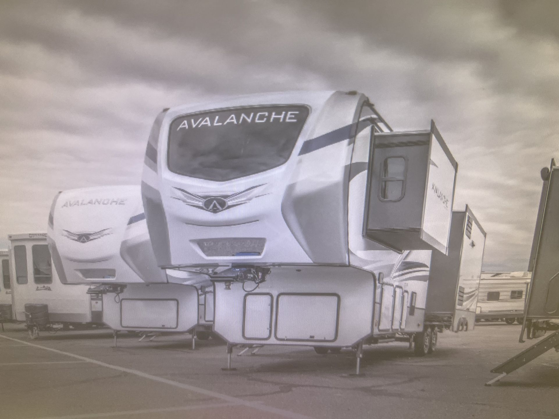 2022 KEYSTONE AVALANCHE 312RS