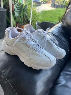 Tennis shoes