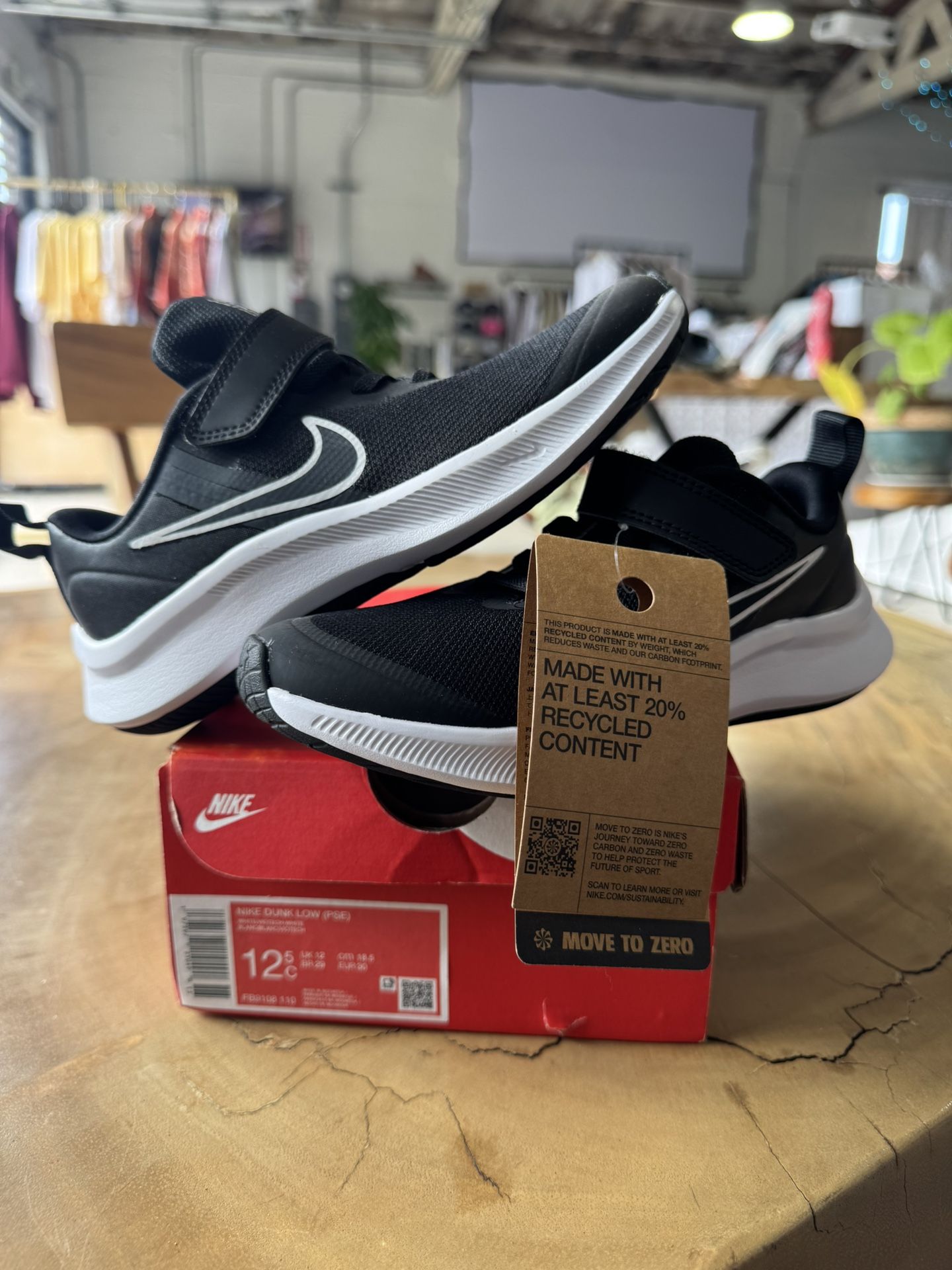 KIDS NIKE STARRUNNERS!! (pse) SIZE 12 5c Black/white Brand New!!!