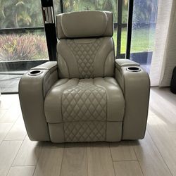 Beige Leather Reclining Sofa – Like New 	•	Modern Living Room Set with Recliners & USB Ports 	•	City Furniture Luxury Set – Gently Used 	•	Electric Re