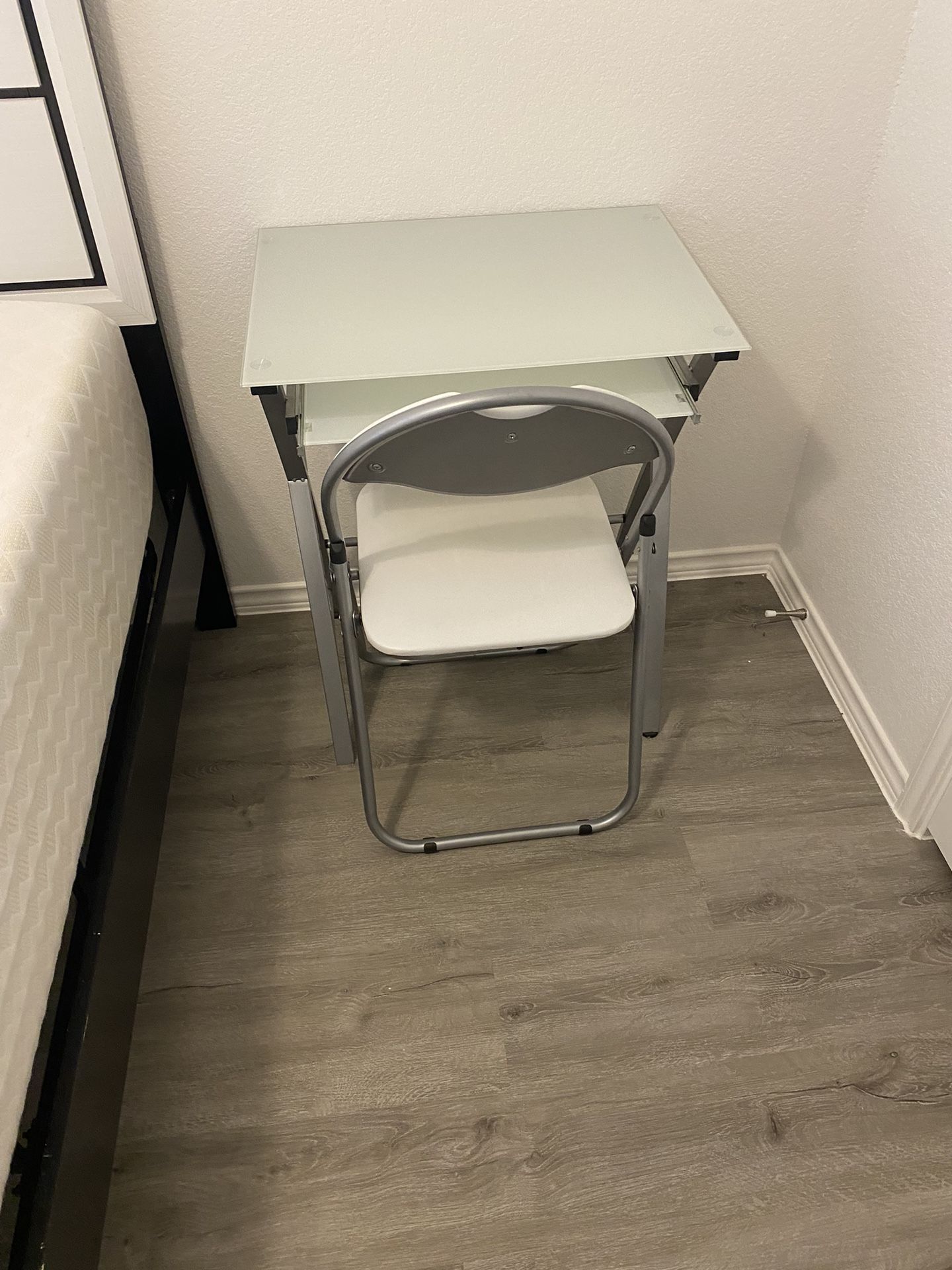 White Glass-Top Desk + Foldable Chair – Great Condition!