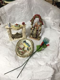Vintage ceramic frames $3. Each
