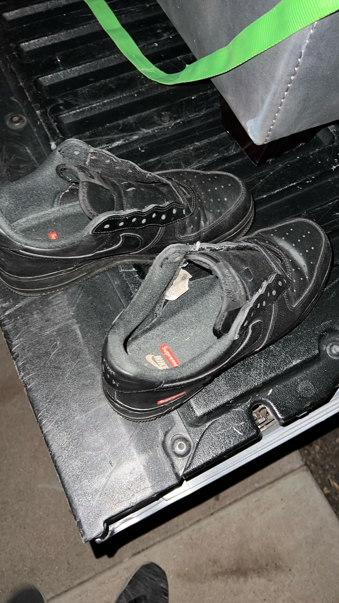 Nike Dunk Low Goat Supreme Size 8