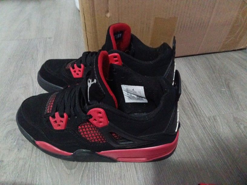Jordan 4s Red Thunders Size 6.5 In Women 