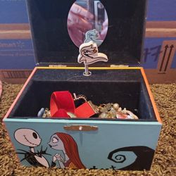 Free Jewelry Boxes And Earrings