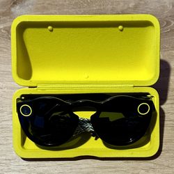 Snapchat Spectacles (Gen 1) Audio Video POV Smart Glasses With Charger, Case - Excellent
