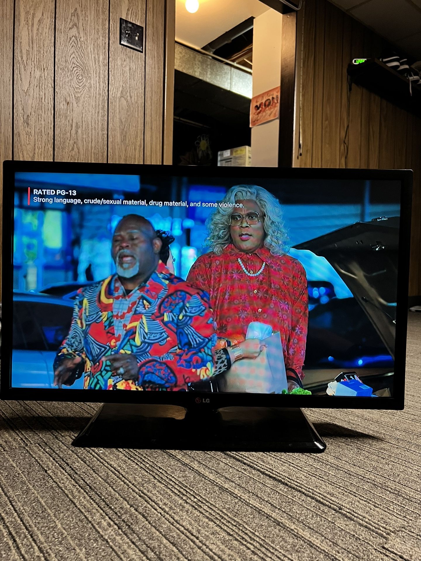 Perfect Condition LG L32LP620H-UH TV 60 FPS (comes With 3-prong Cord) 